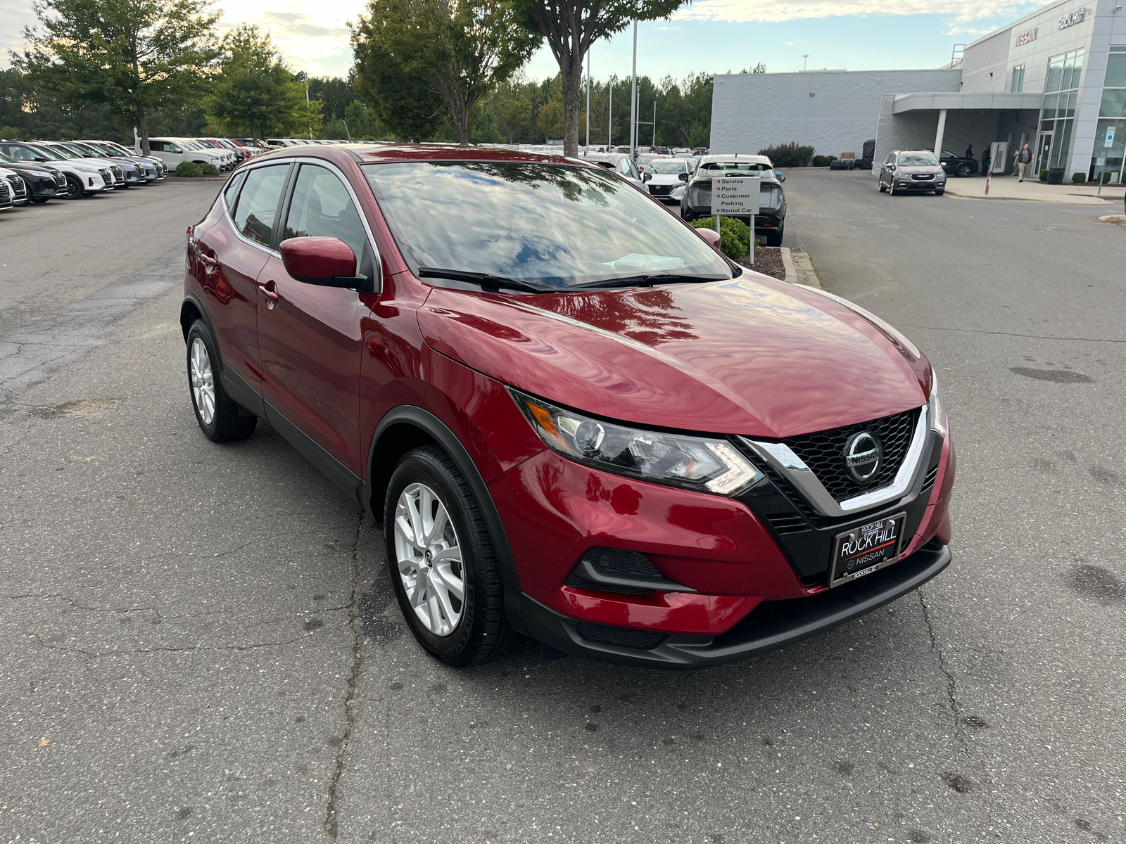 2022 Nissan Rogue Sport S 1