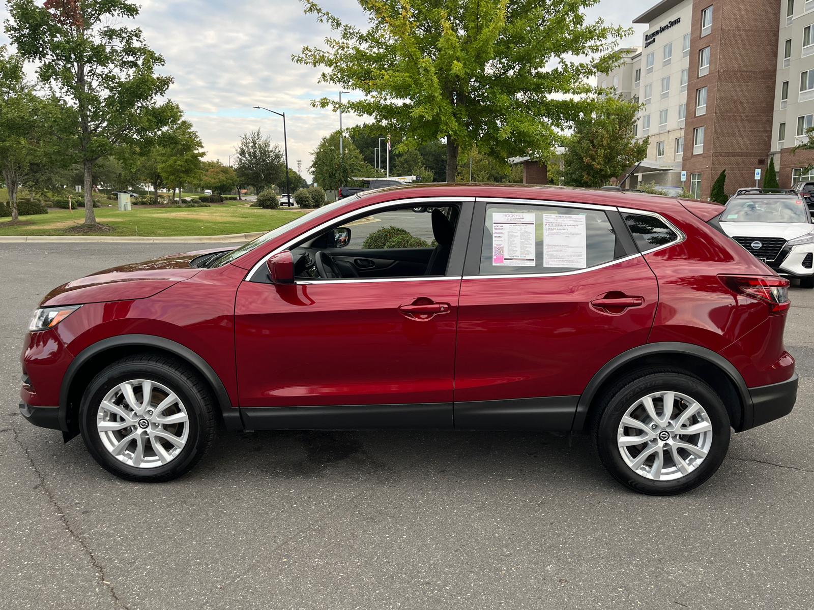 2022 Nissan Rogue Sport S 5