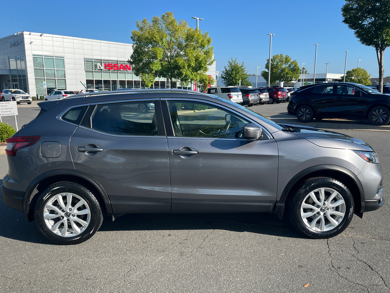 2022 Nissan Rogue Sport SV 11