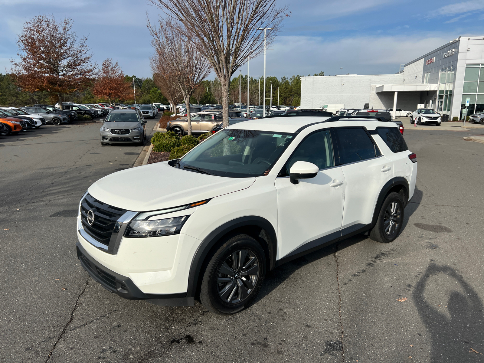 2023 Nissan Pathfinder SV 4