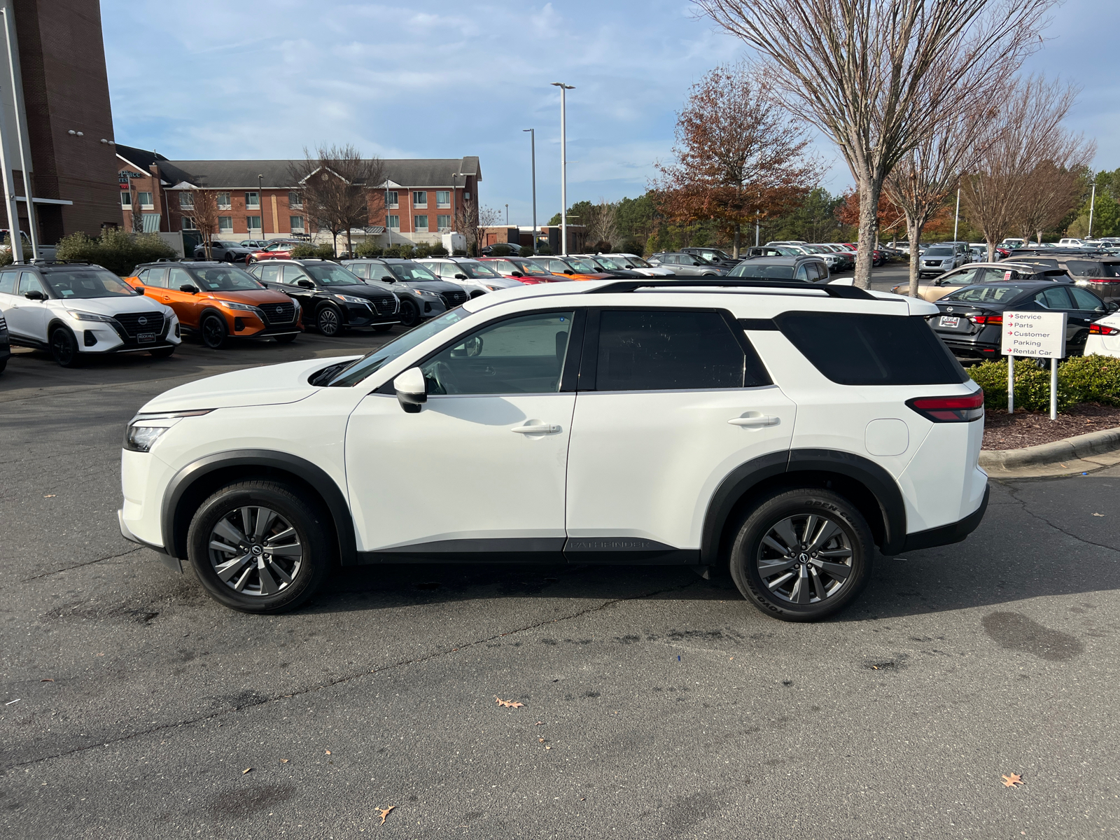 2023 Nissan Pathfinder SV 5