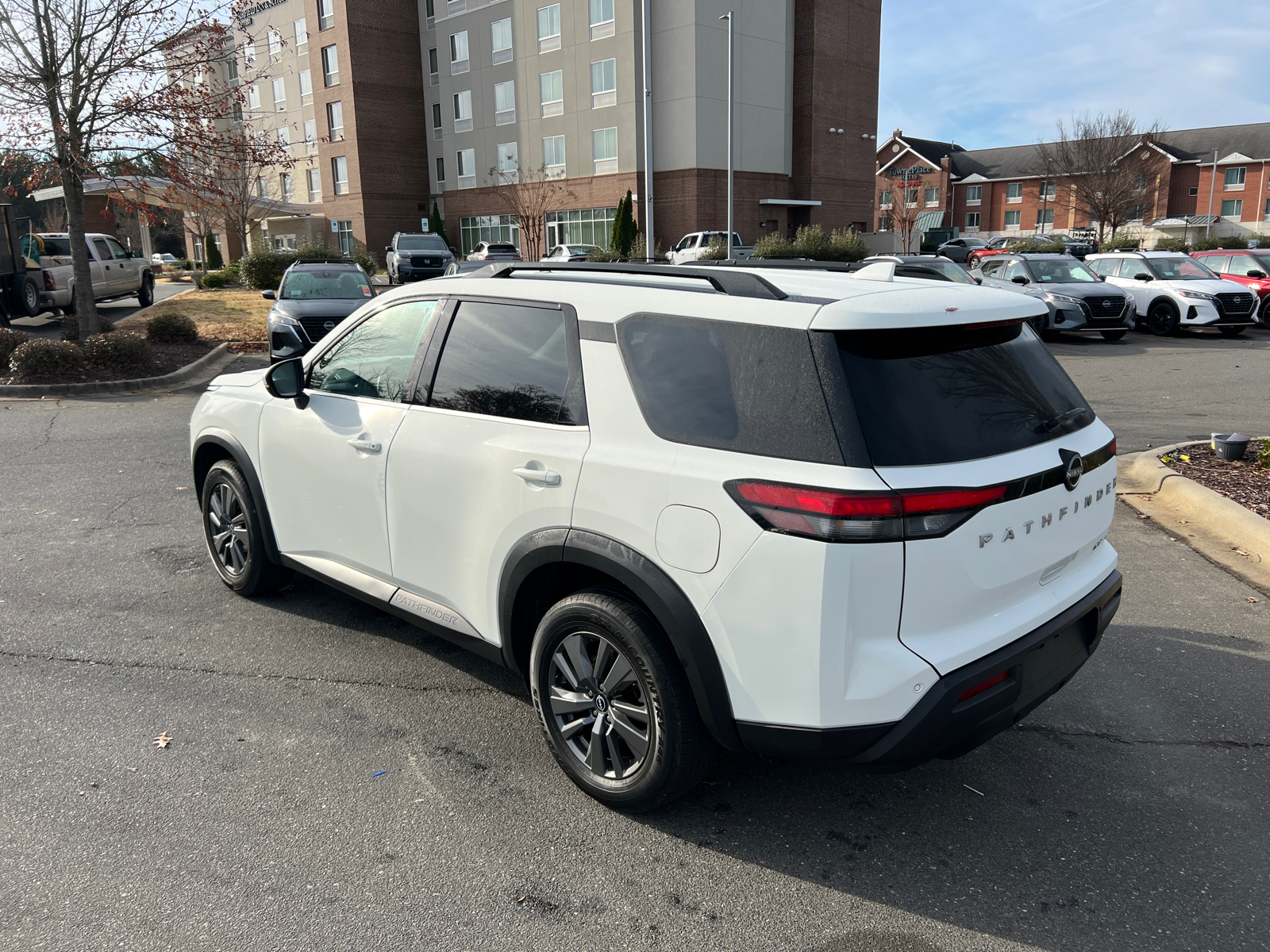 2023 Nissan Pathfinder SV 7