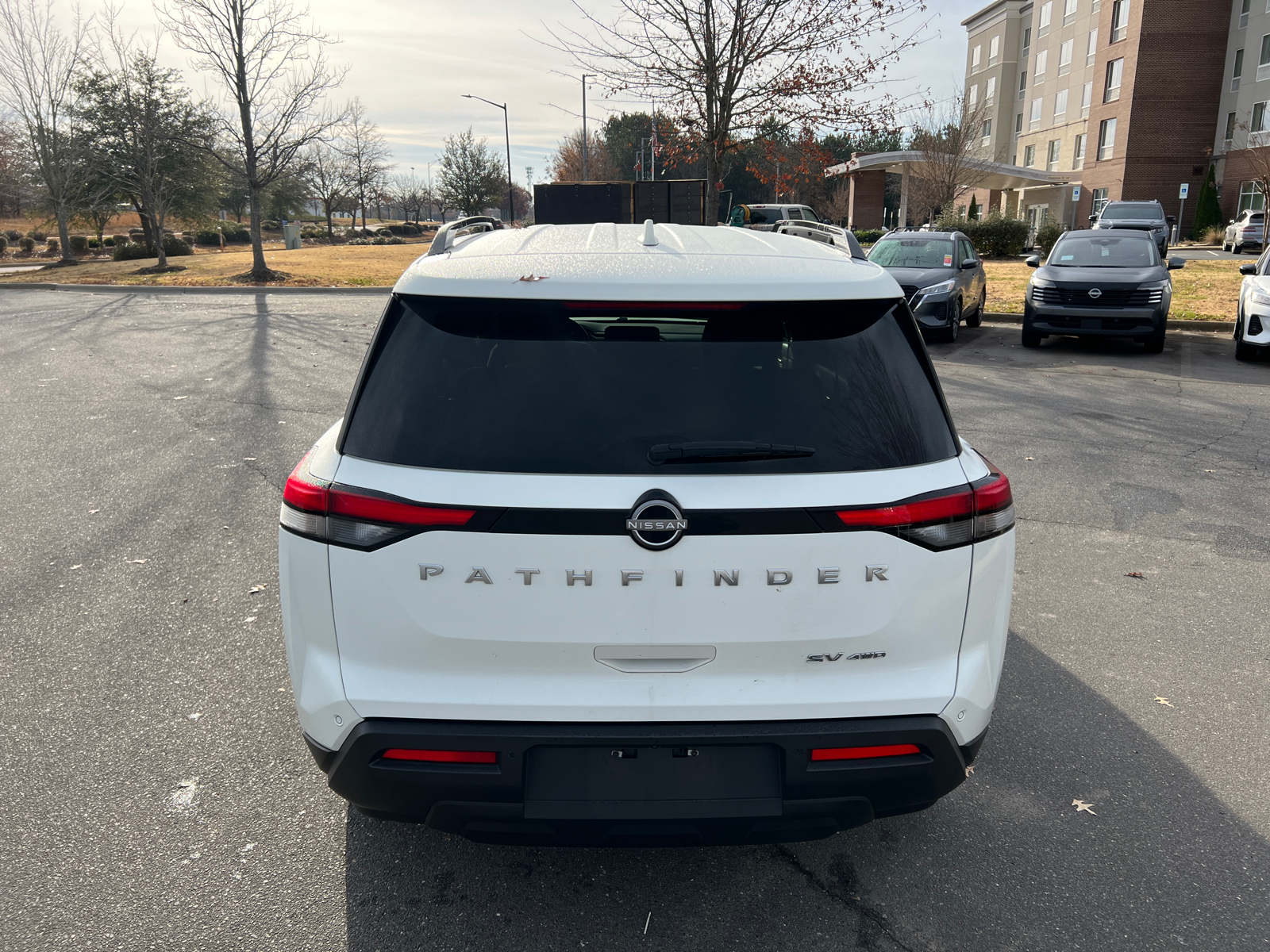 2023 Nissan Pathfinder SV 8