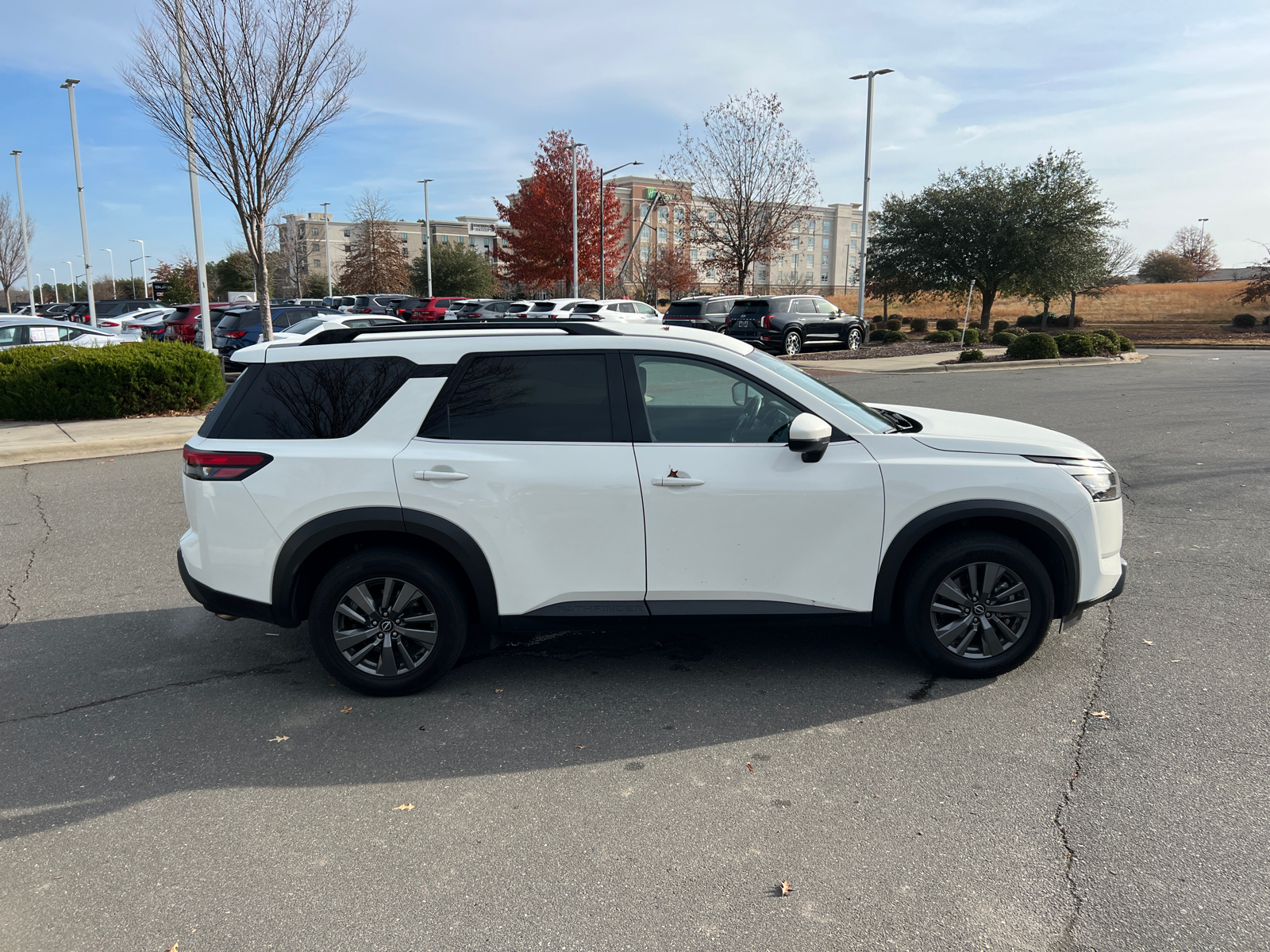 2023 Nissan Pathfinder SV 11