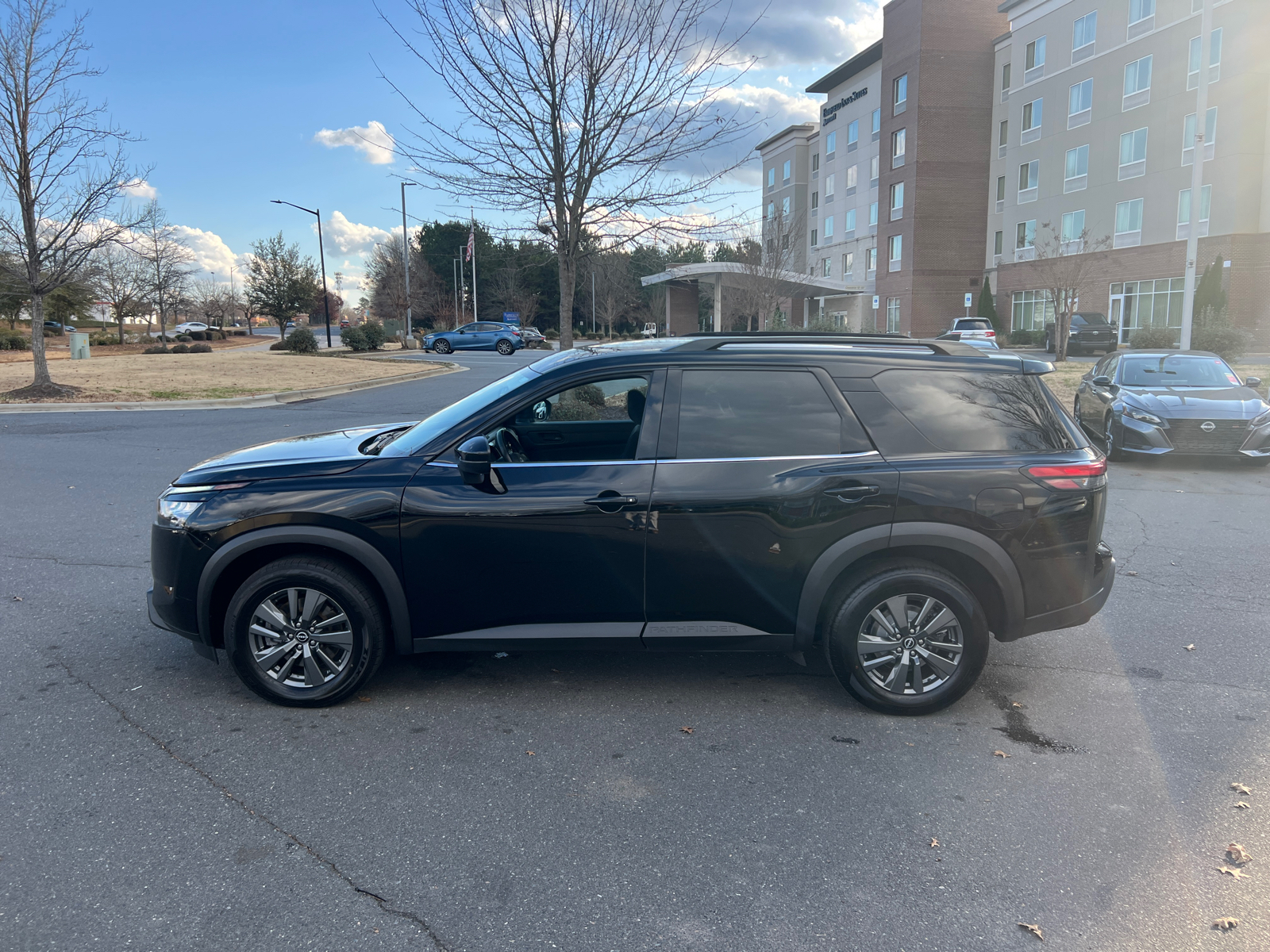 2023 Nissan Pathfinder SV 5