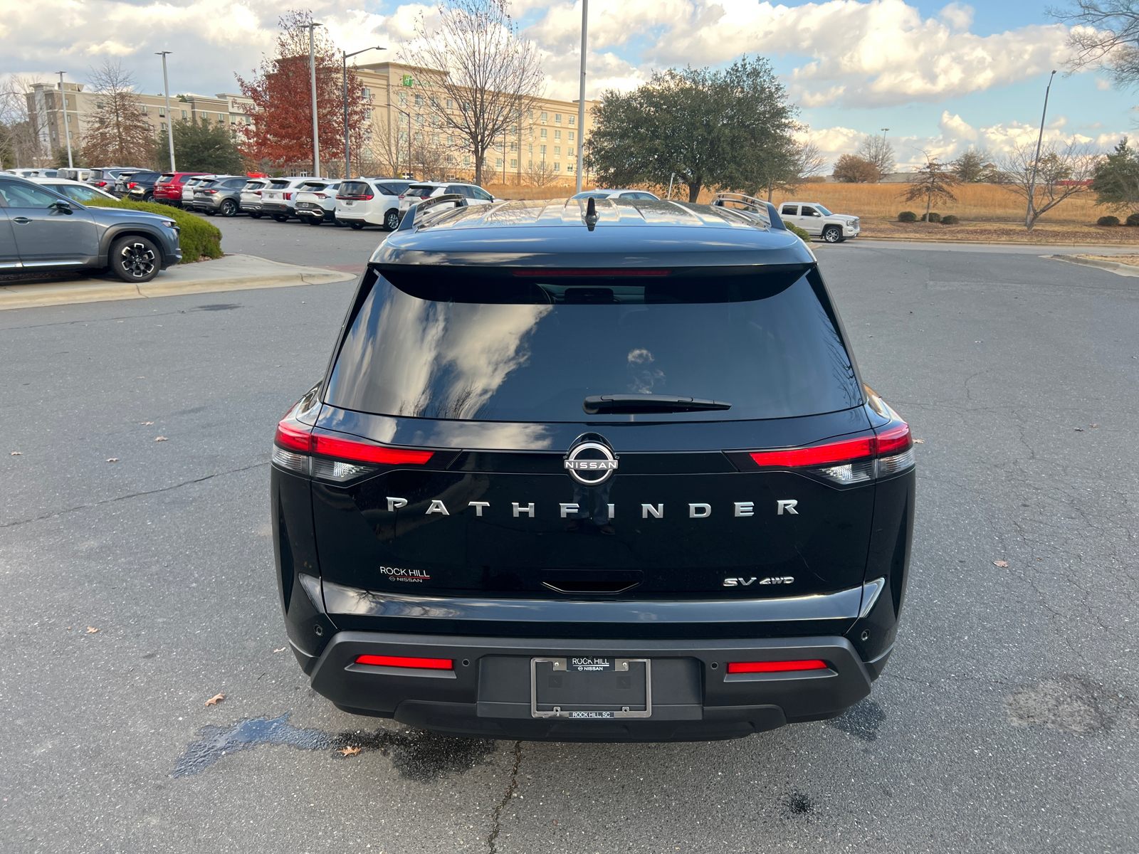 2023 Nissan Pathfinder SV 8