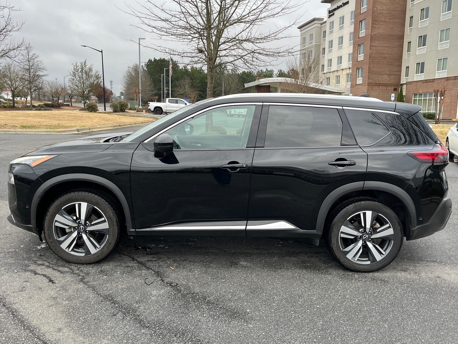 2023 Nissan Rogue SL 5