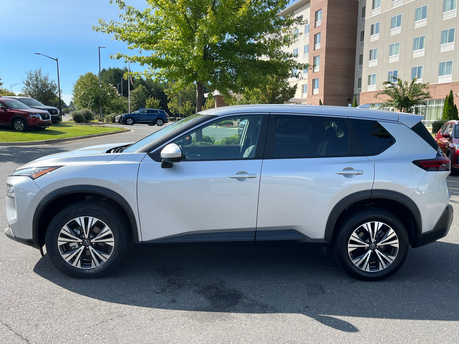 2023 Nissan Rogue SV 5