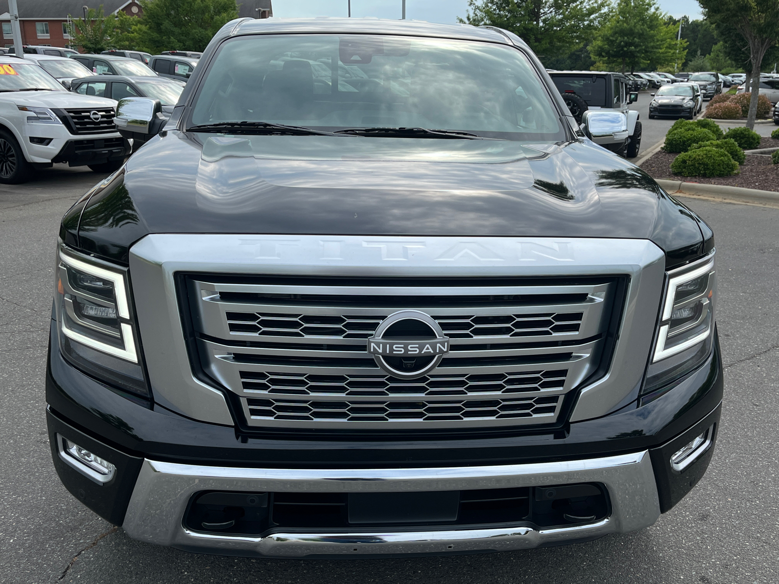 2023 Nissan Titan Platinum Reserve 2