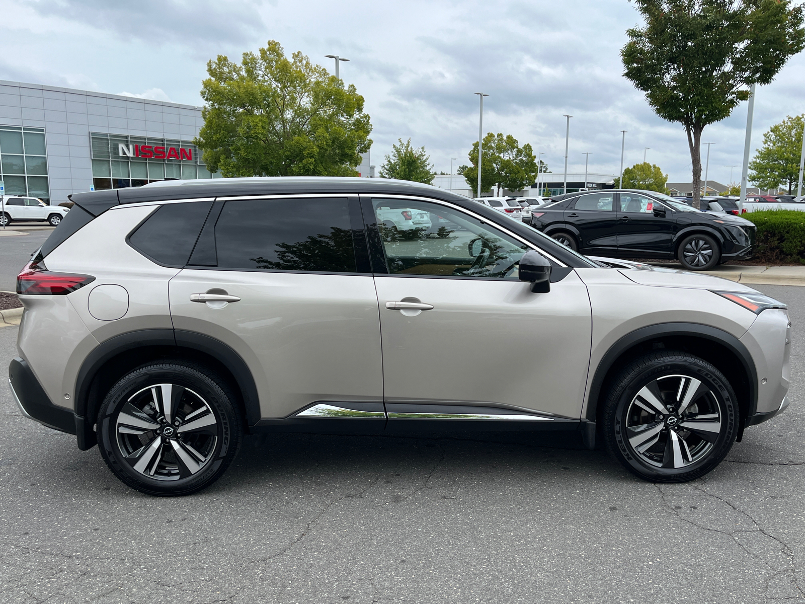 2023 Nissan Rogue Platinum 11