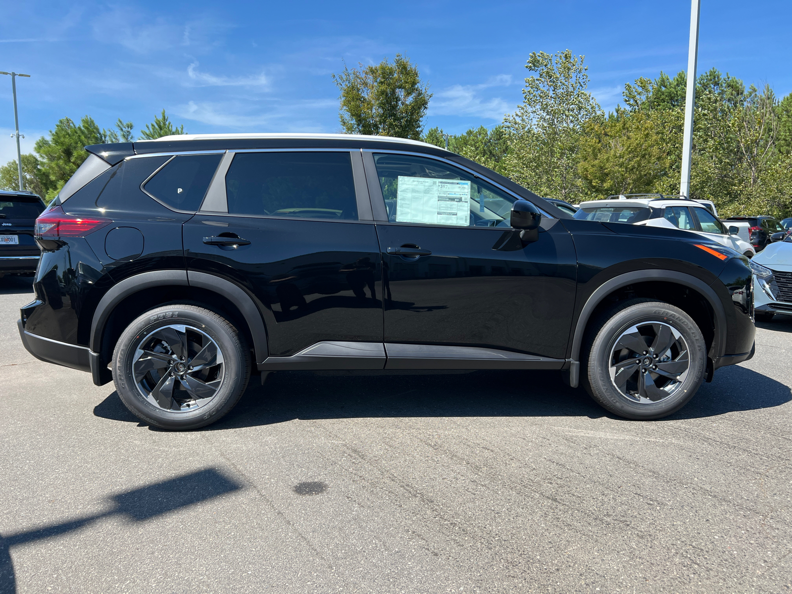 2024 Nissan Rogue SV 11