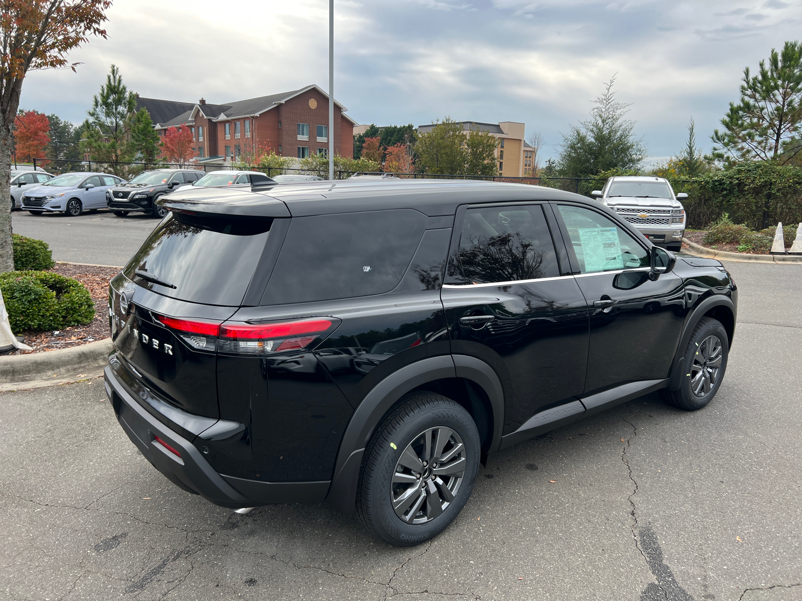 2025 Nissan Pathfinder S 10