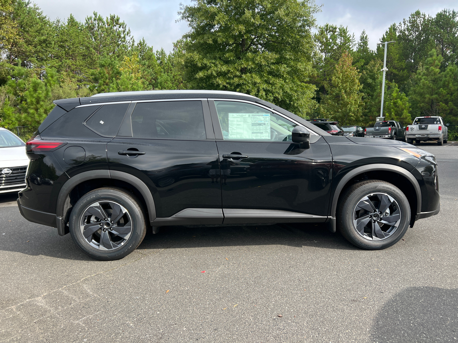 2025 Nissan Rogue SV 11