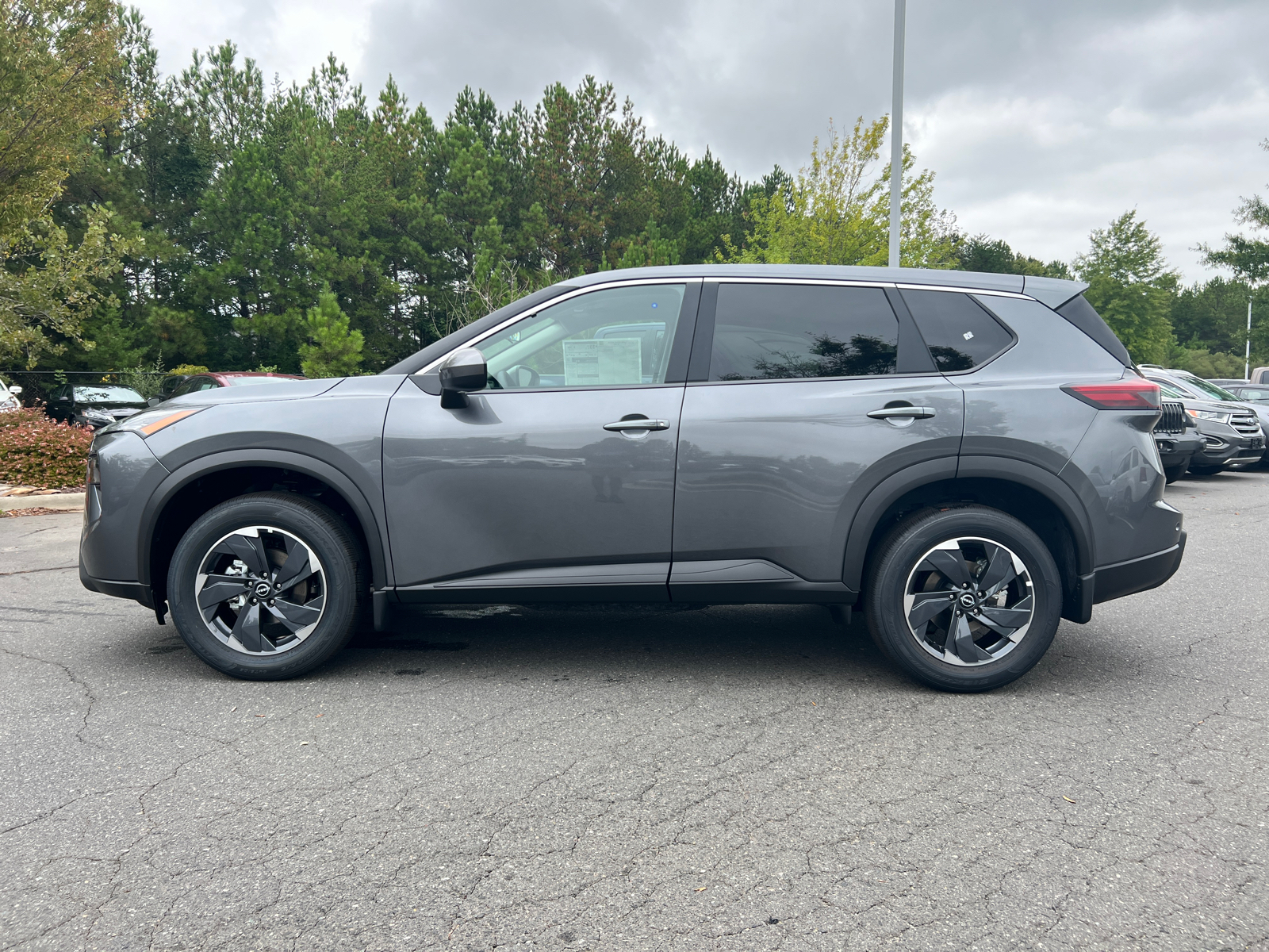 2025 Nissan Rogue SV 5