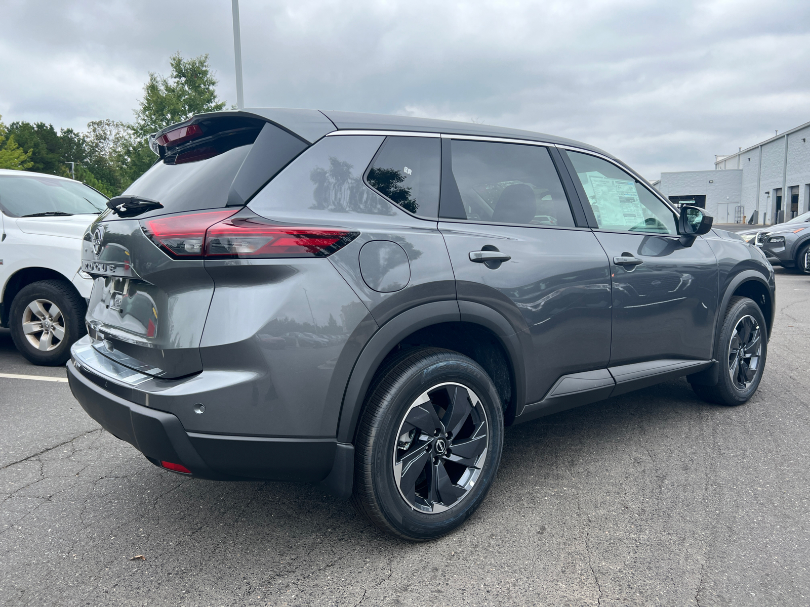 2025 Nissan Rogue SV 10