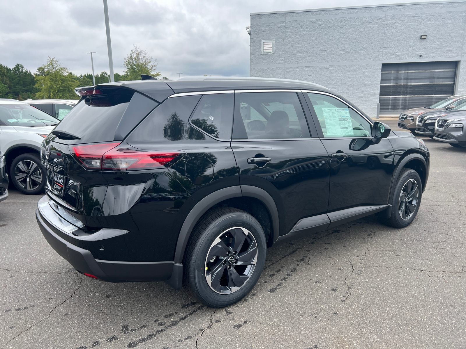 2025 Nissan Rogue SV 10