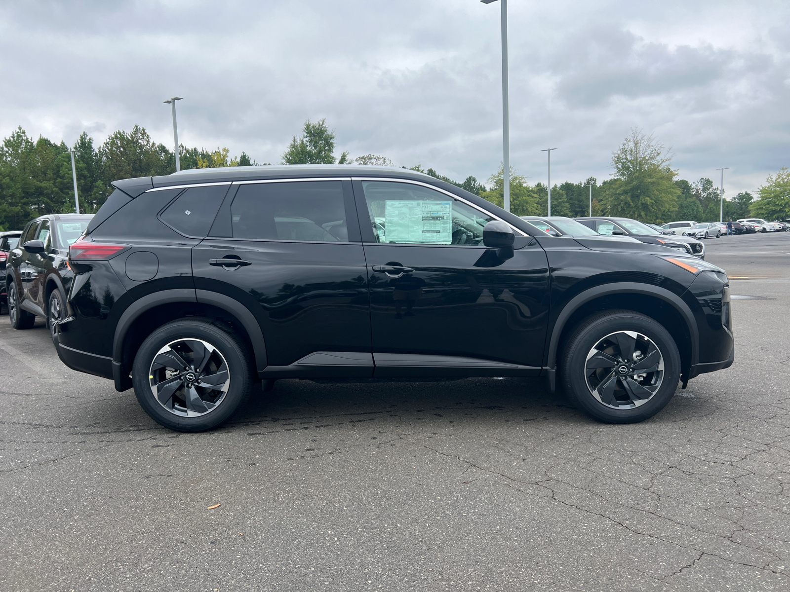 2025 Nissan Rogue SV 11