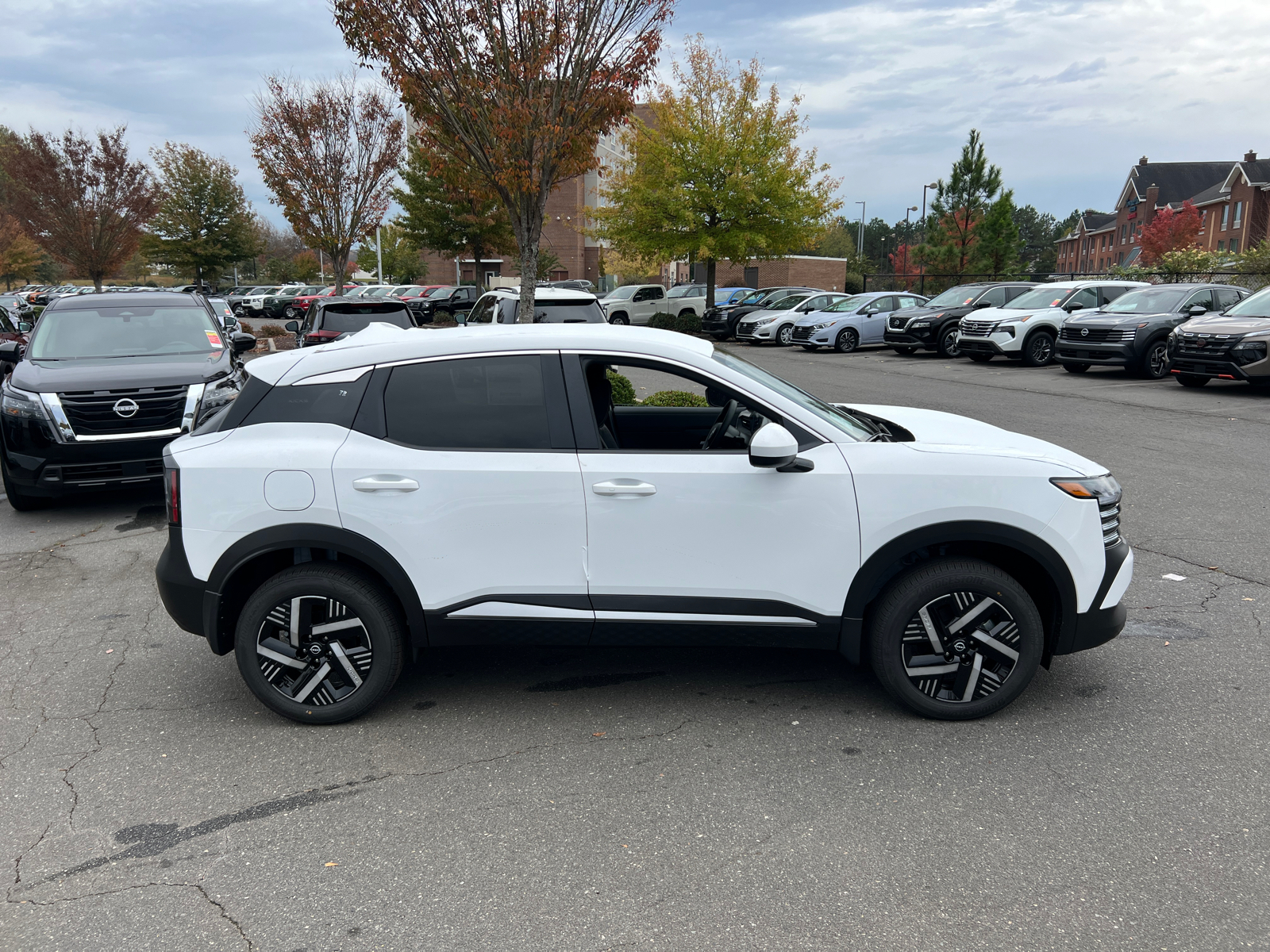 2025 Nissan Kicks SV 11