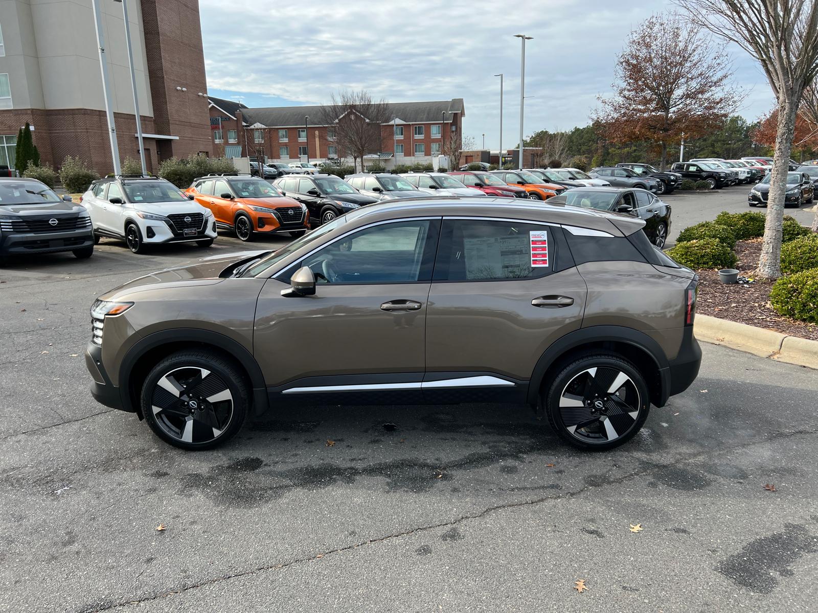 2025 Nissan Kicks SR 5