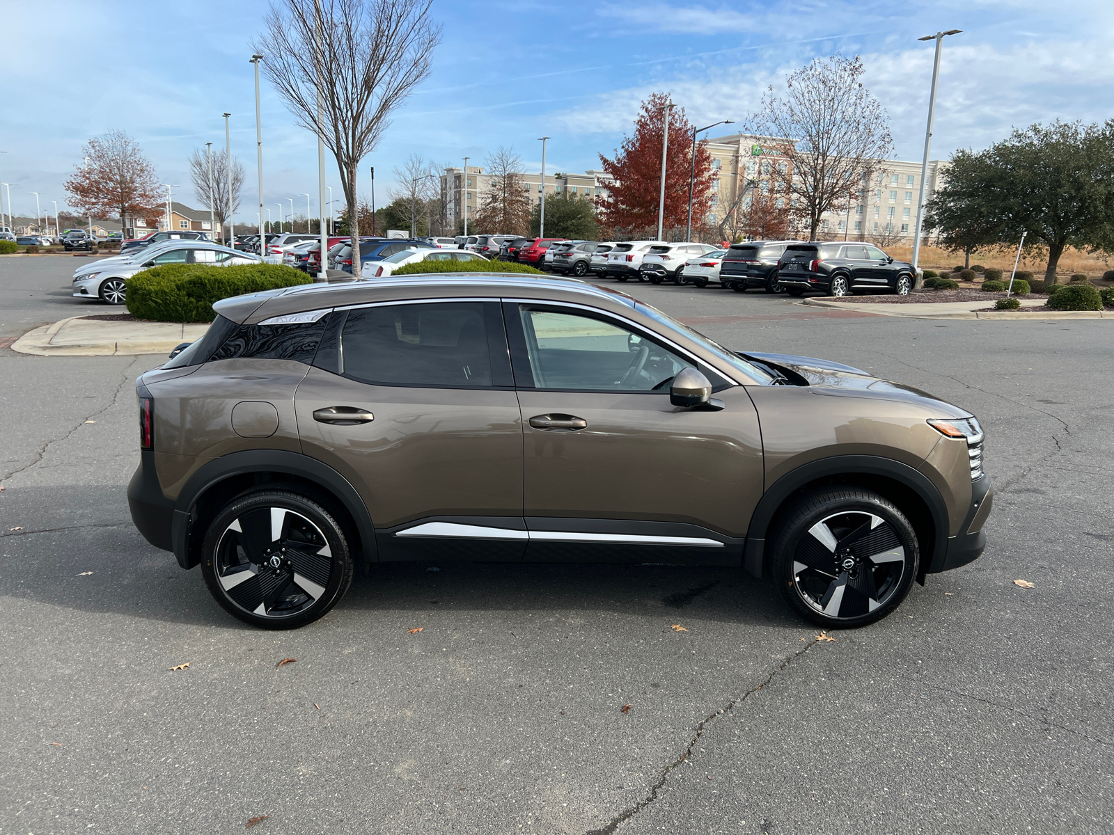 2025 Nissan Kicks SR 11