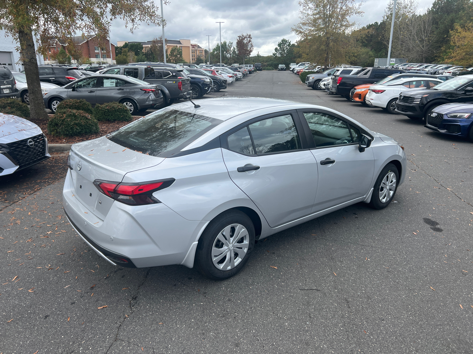 2025 Nissan Versa 1.6 S 10