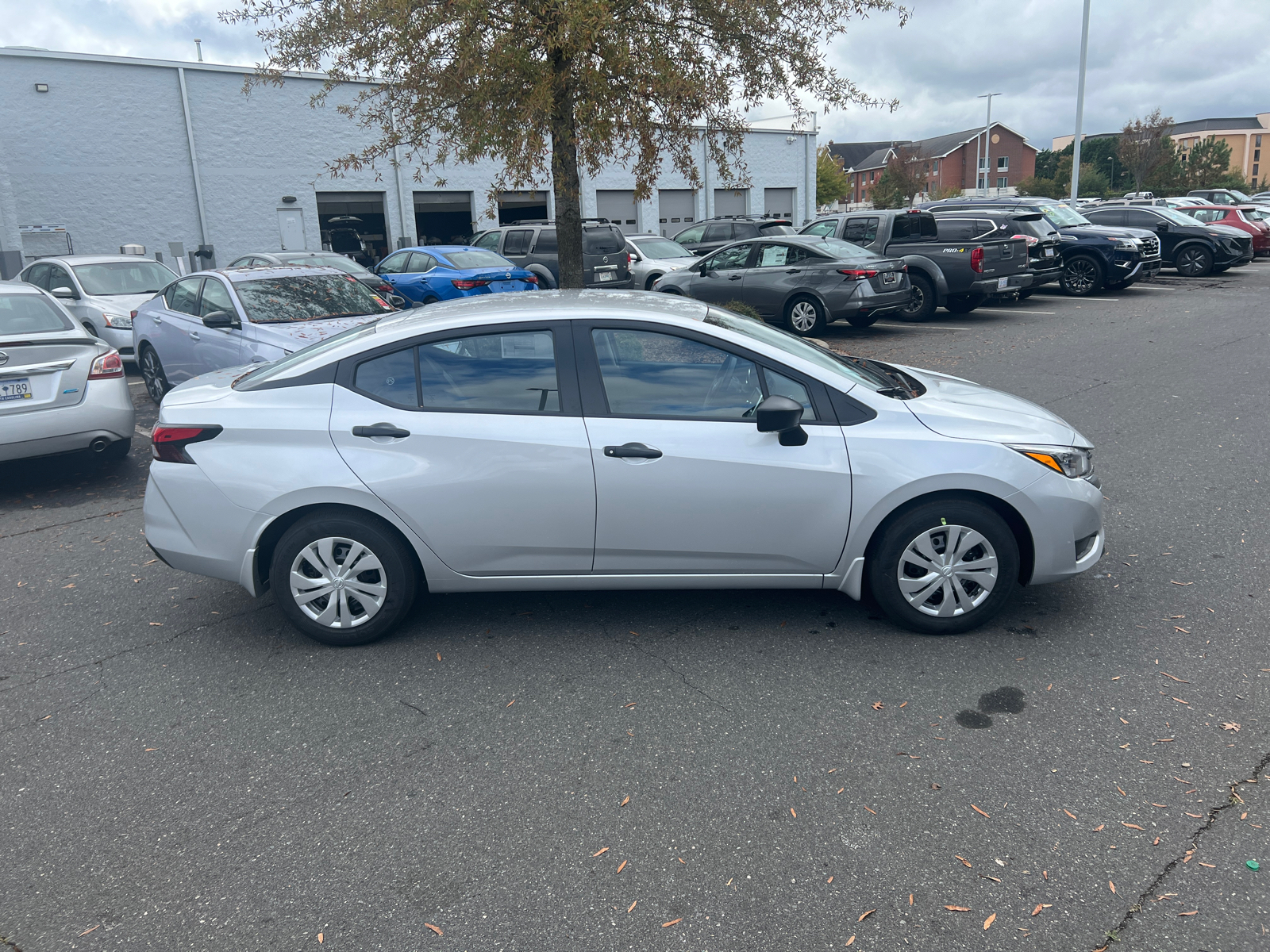 2025 Nissan Versa 1.6 S 11