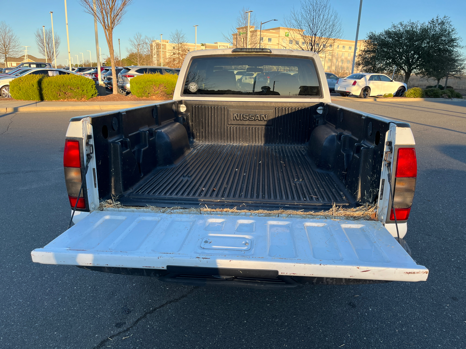 2002 Nissan Frontier XE 10