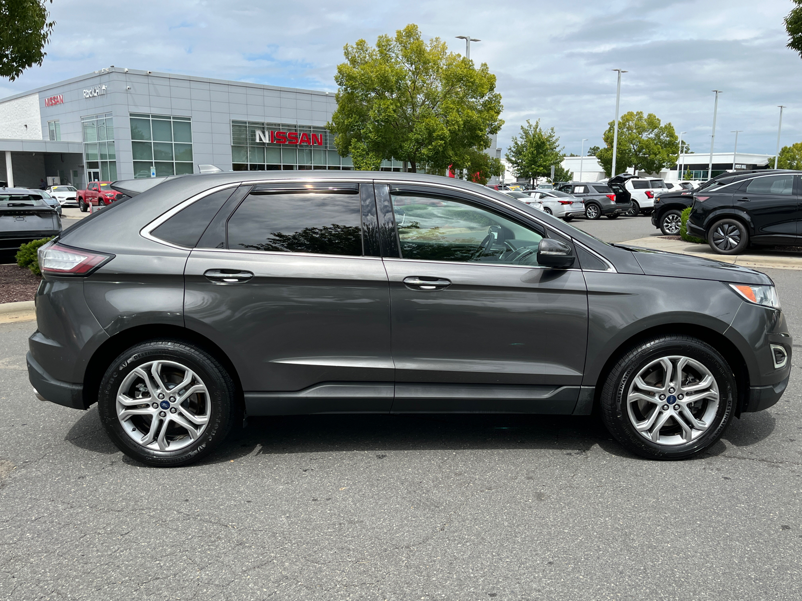 2016 Ford Edge Titanium 11