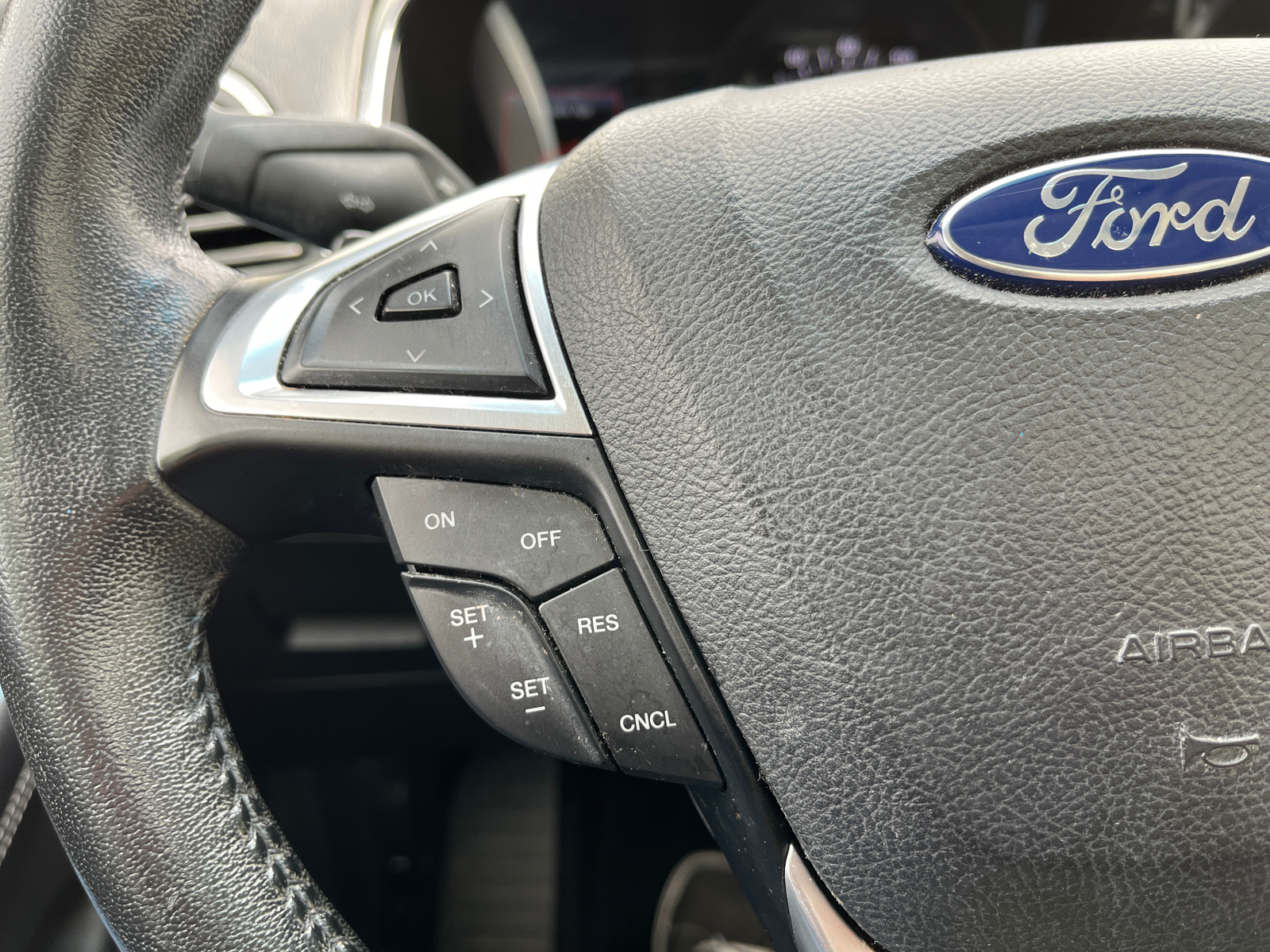 2016 Ford Edge Titanium 23