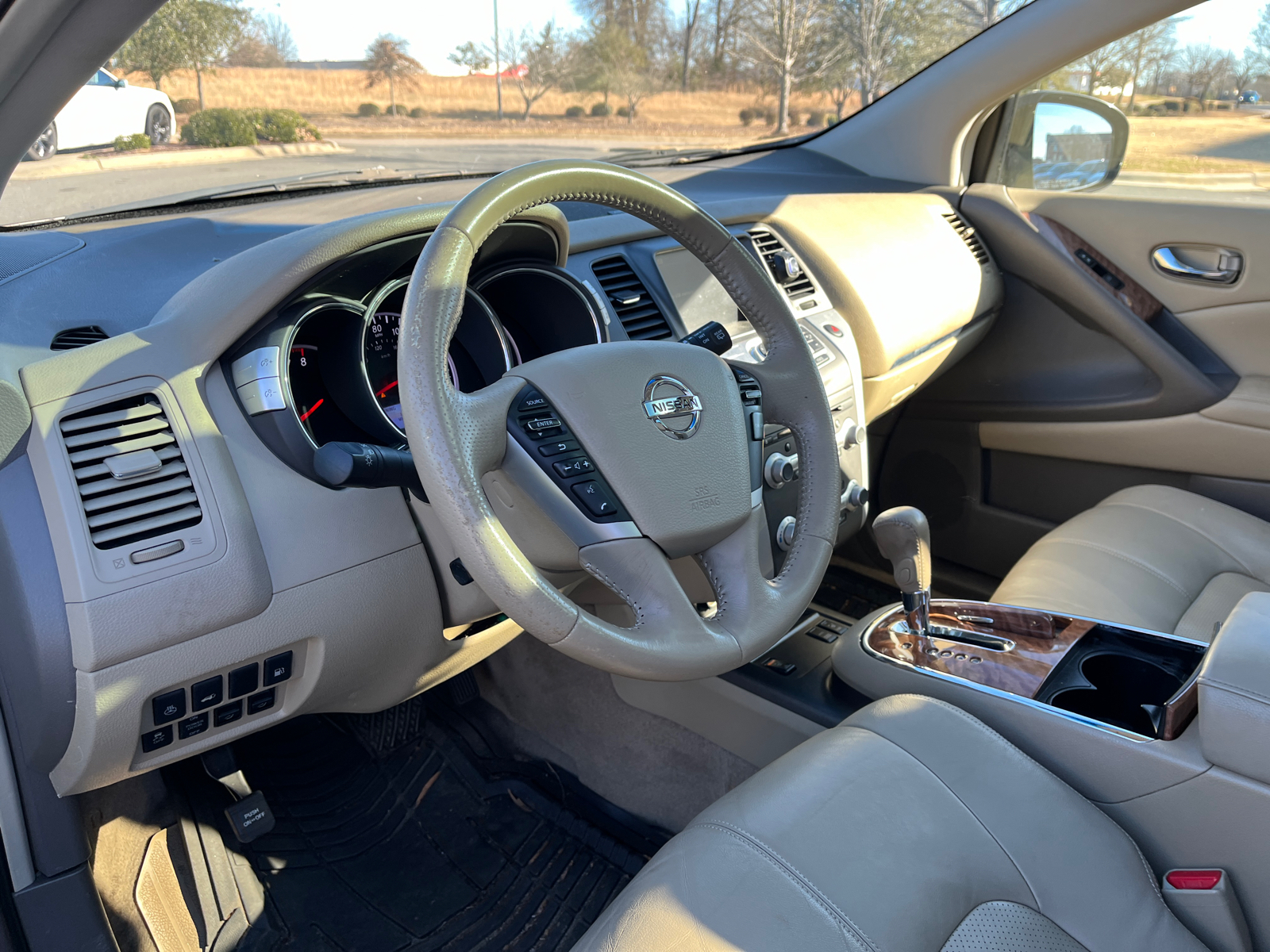 2011 Nissan Murano LE 19