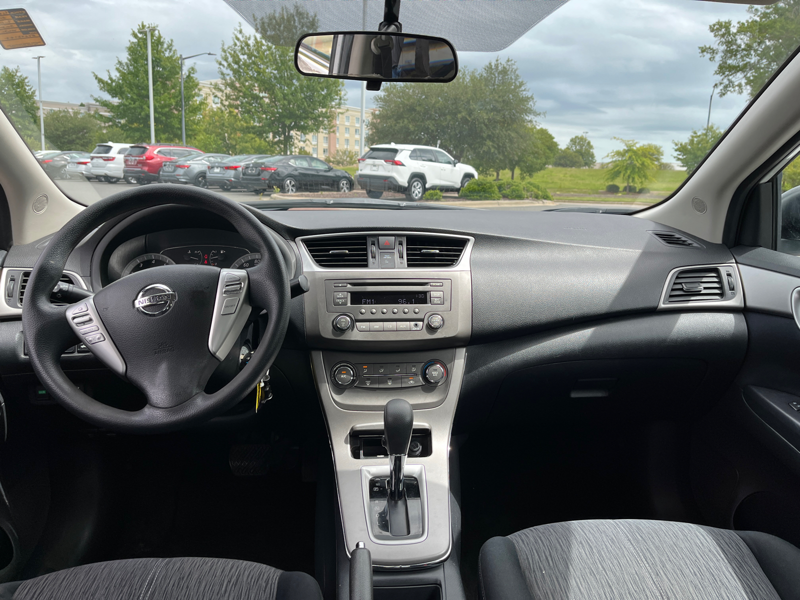 2014 Nissan Sentra SV 32