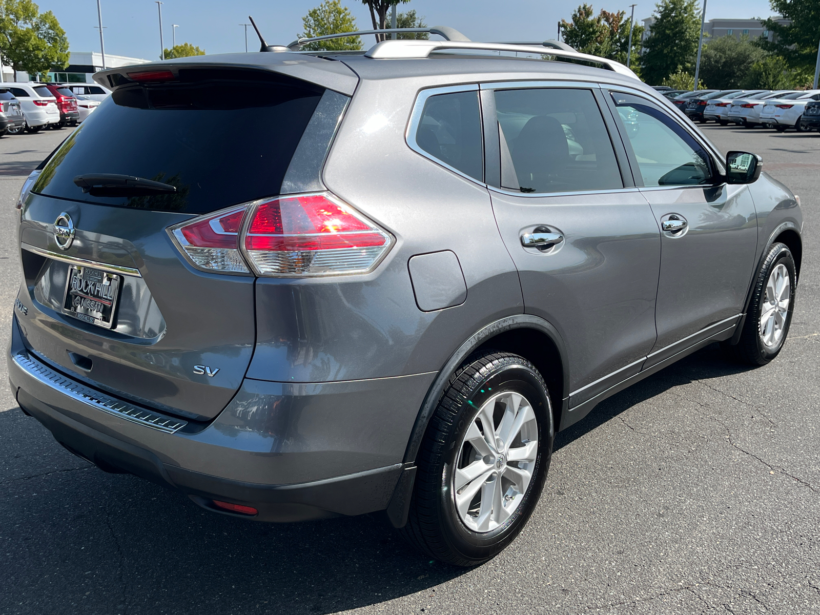 2015 Nissan Rogue SV 10