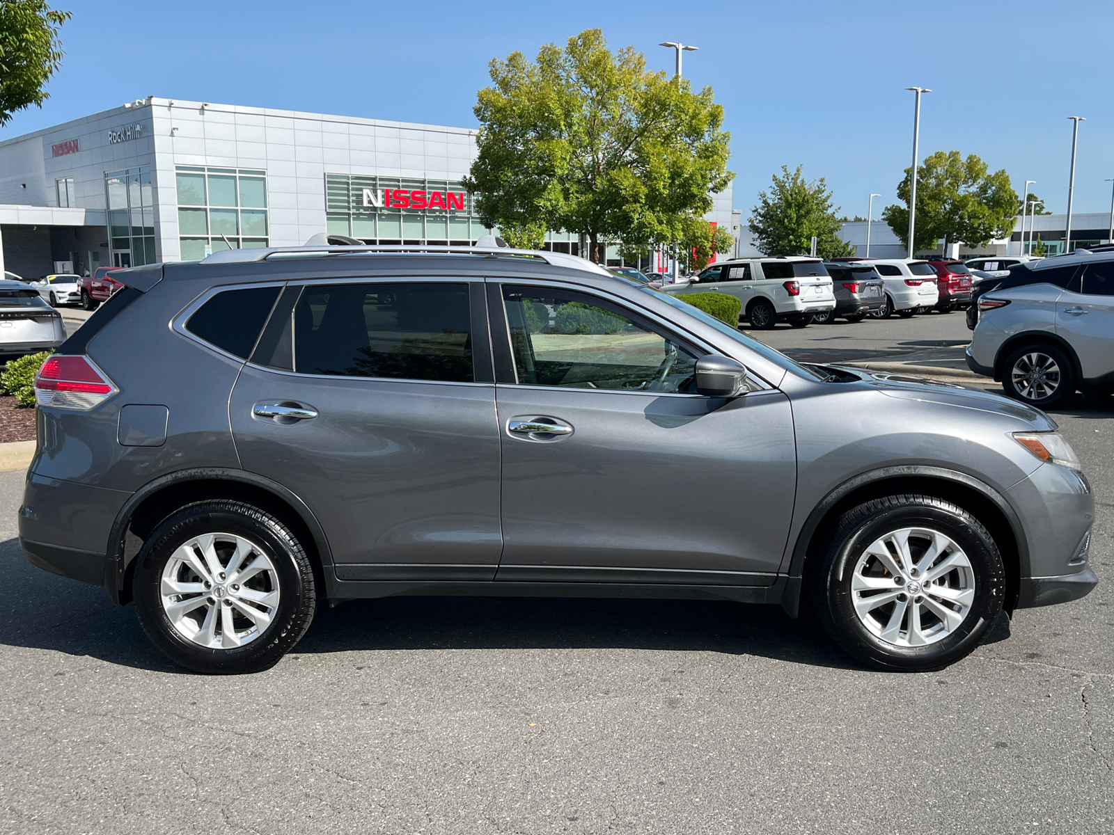 2015 Nissan Rogue SV 11