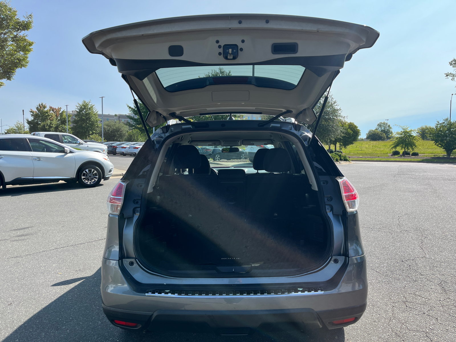 2015 Nissan Rogue SV 34