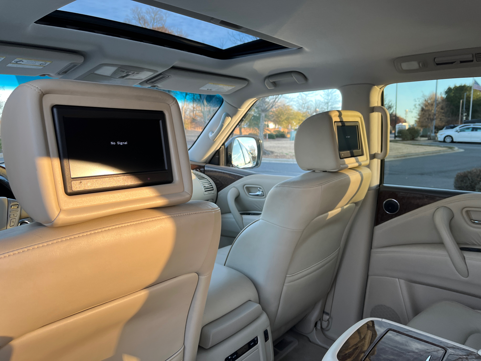 2016 INFINITI QX80 Base 38