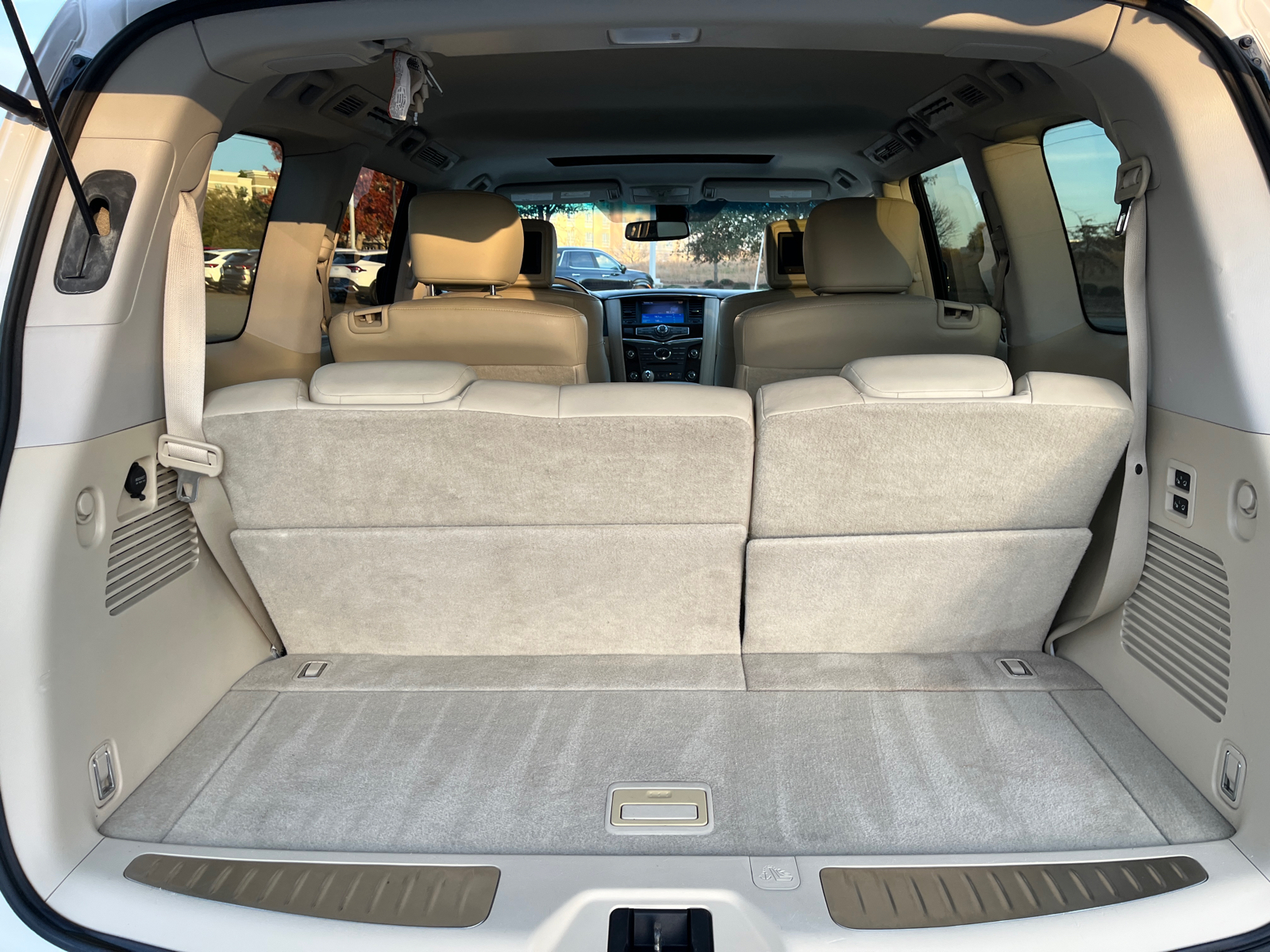 2016 INFINITI QX80 Base 43