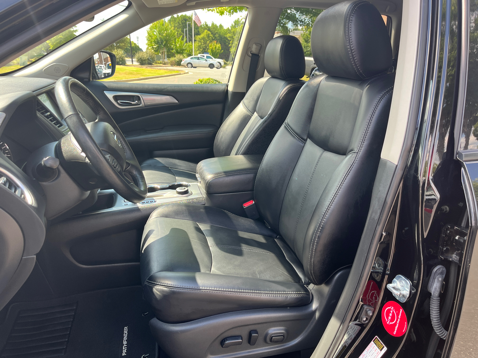 2018 Nissan Pathfinder SL 18