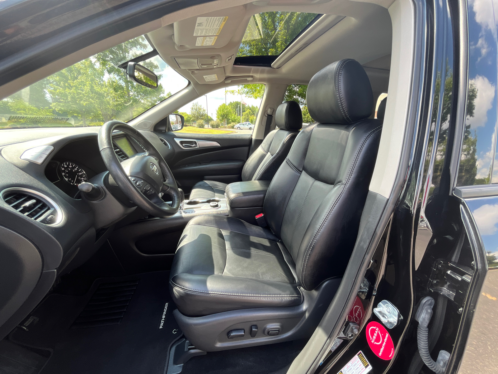 2018 Nissan Pathfinder SL 21
