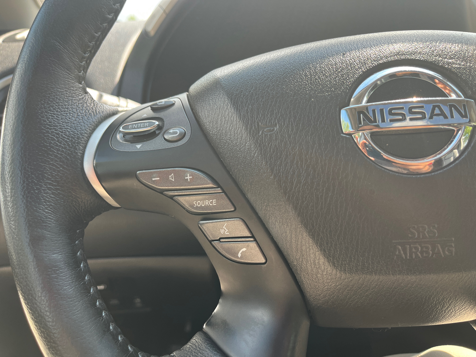2018 Nissan Pathfinder SL 23
