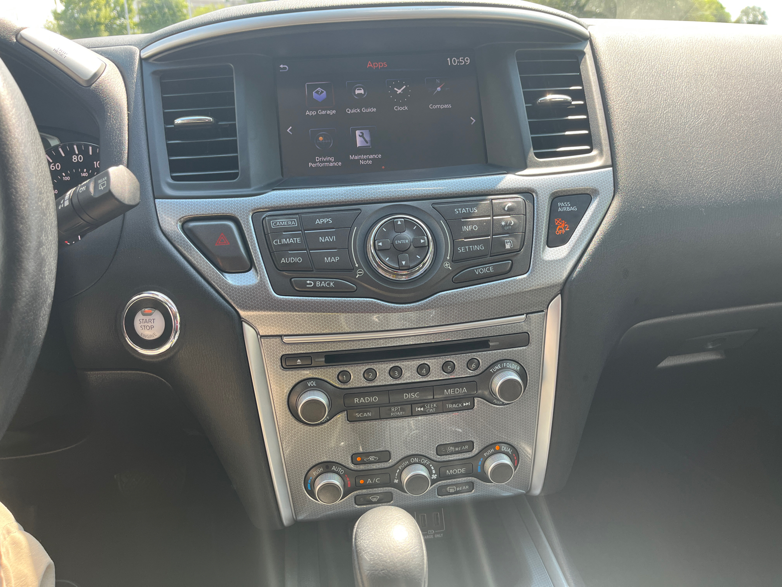 2018 Nissan Pathfinder SL 31