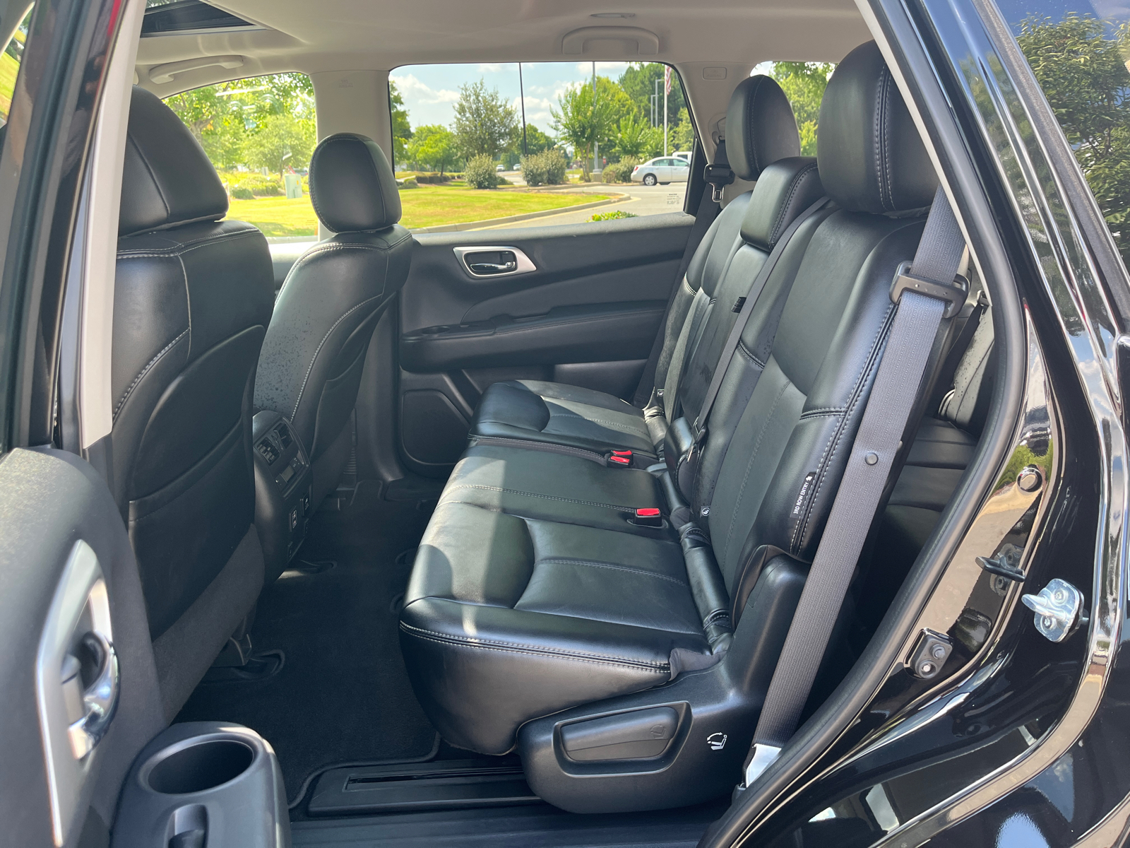 2018 Nissan Pathfinder SL 37