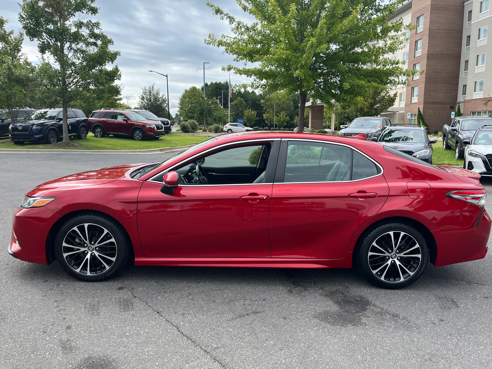 2019 Toyota Camry SE 5