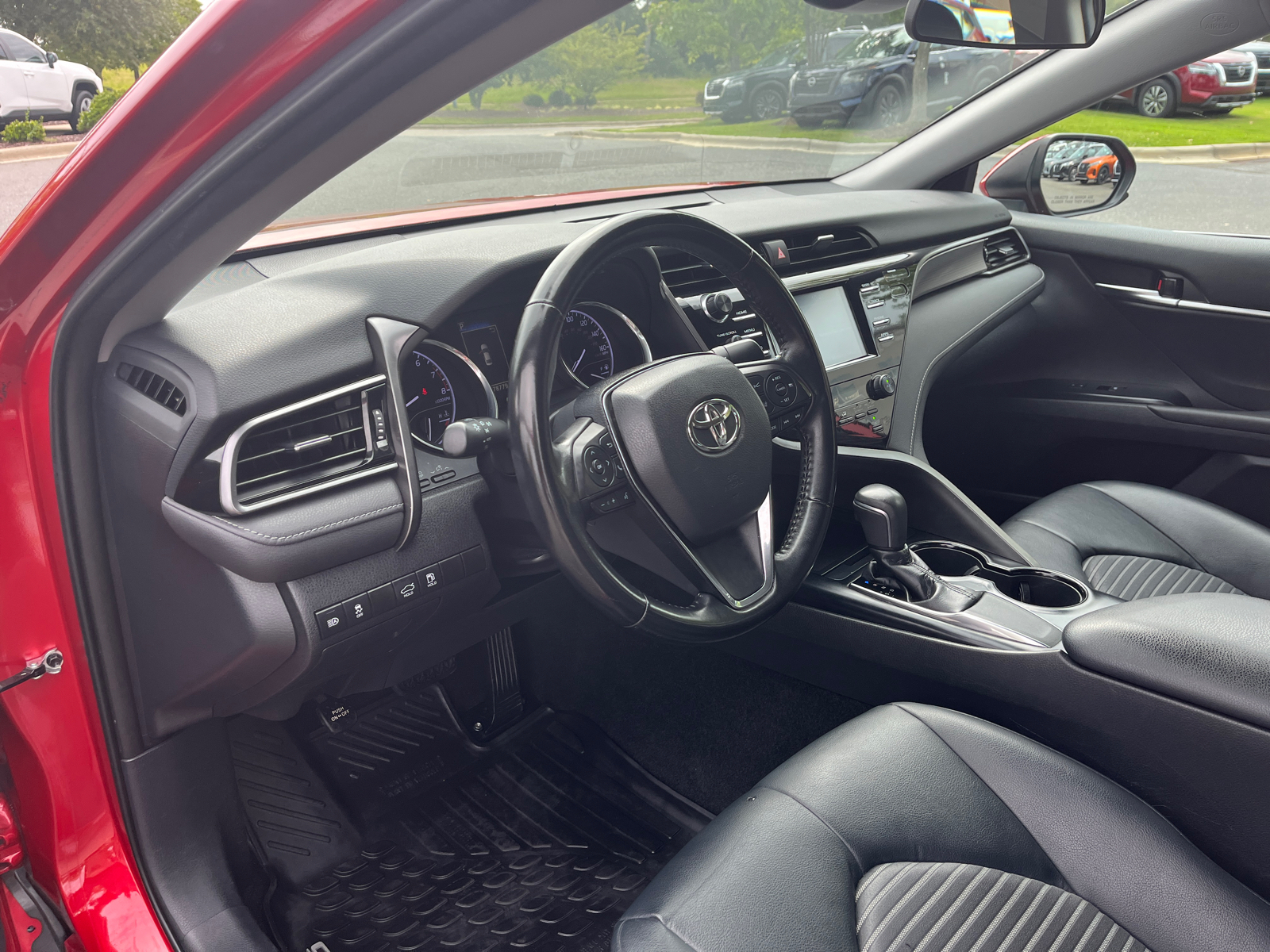 2019 Toyota Camry SE 18