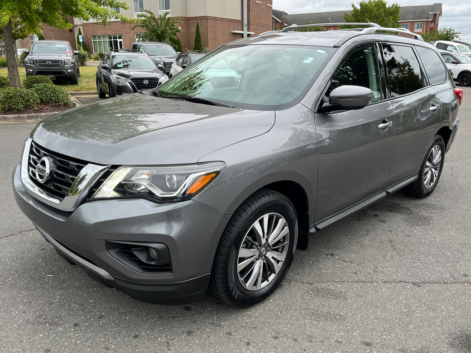 2020 Nissan Pathfinder SV 4