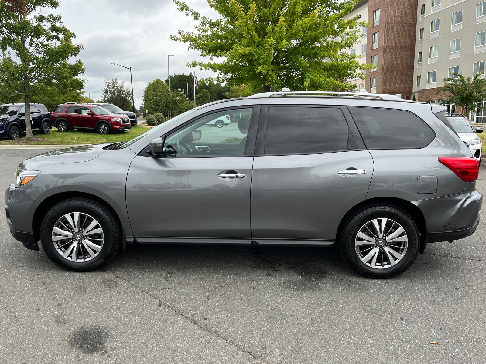 2020 Nissan Pathfinder SV 5