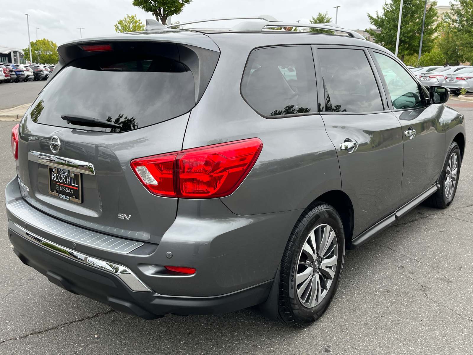 2020 Nissan Pathfinder SV 10