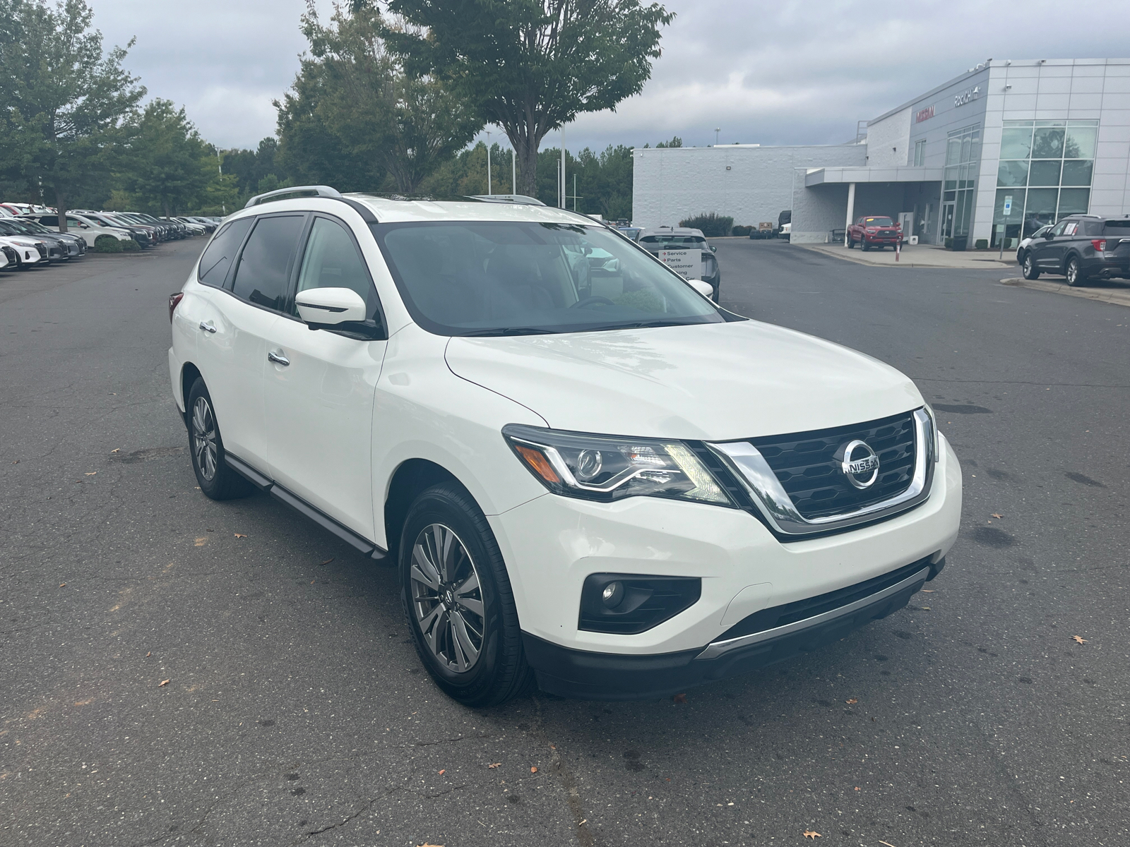 2020 Nissan Pathfinder SL 1