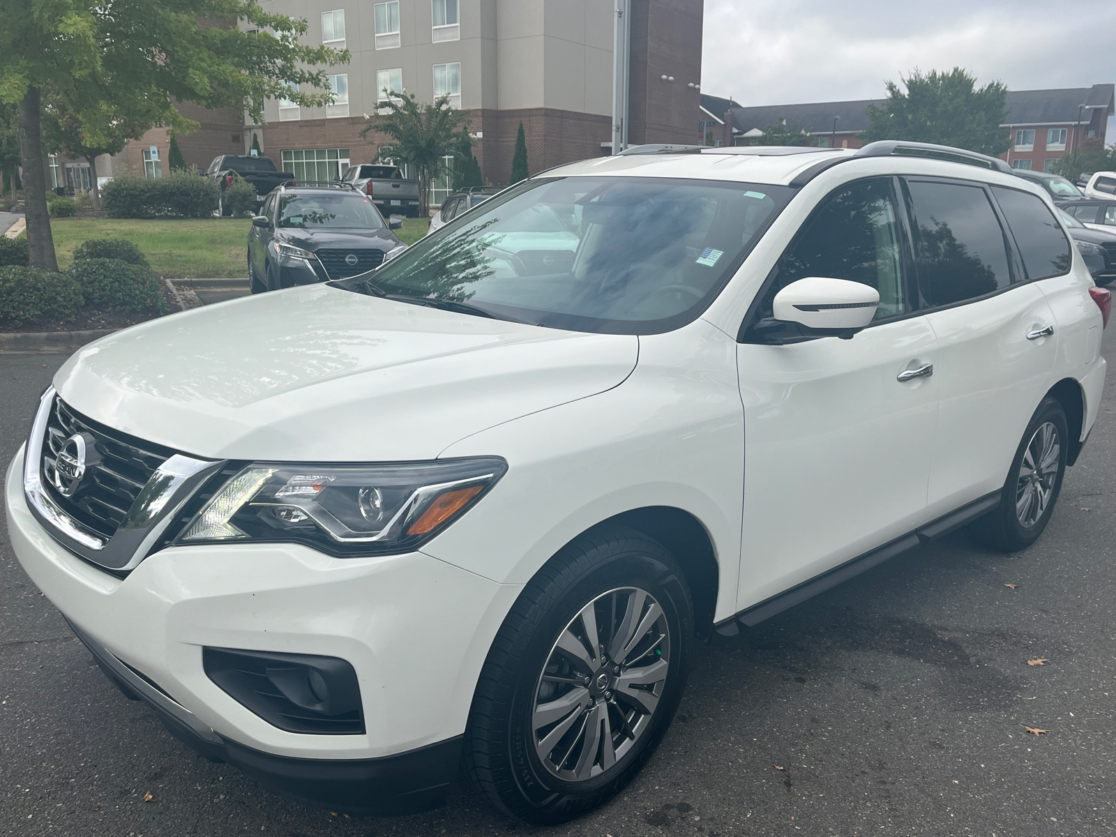 2020 Nissan Pathfinder SL 4