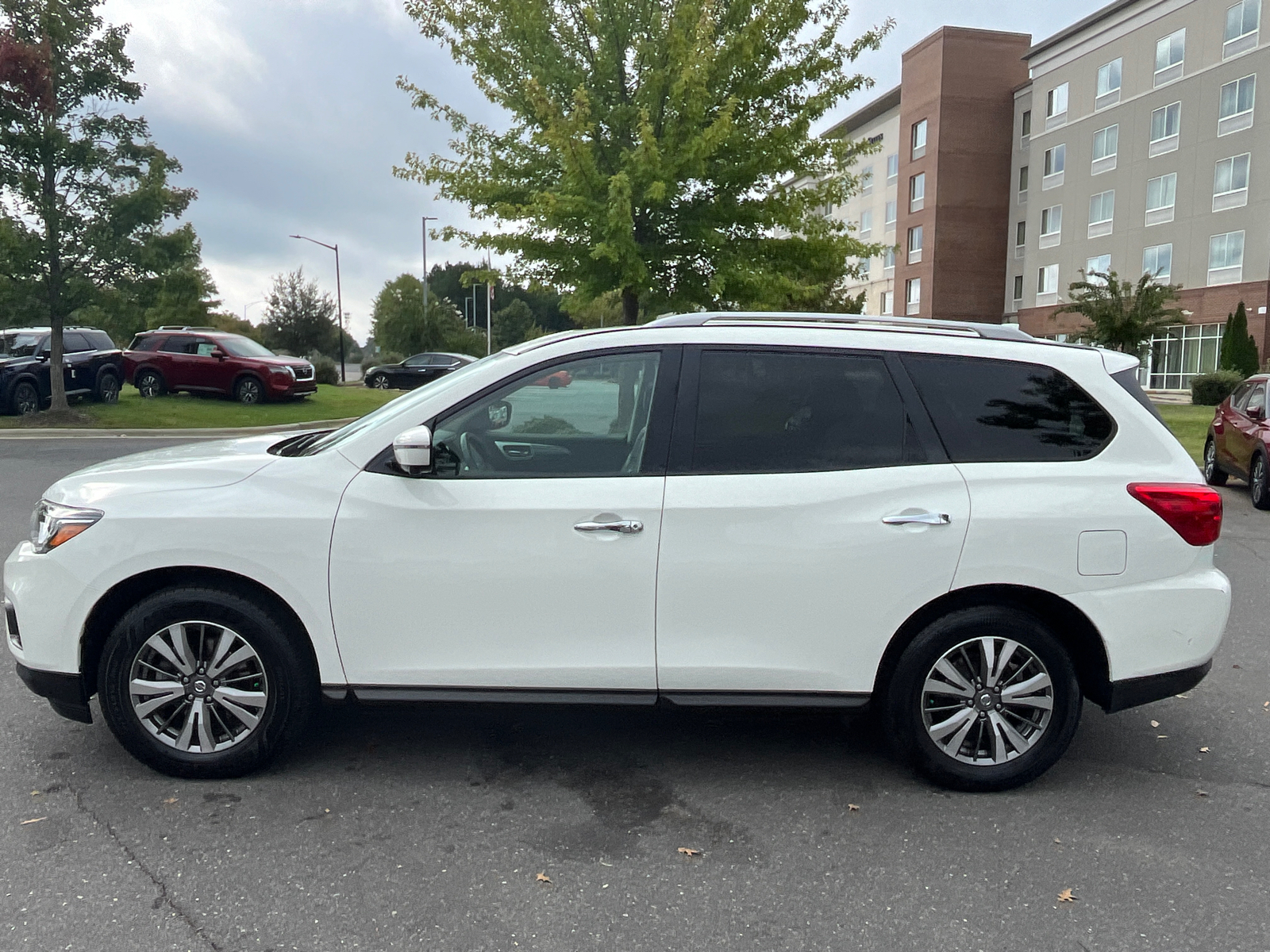 2020 Nissan Pathfinder SL 5