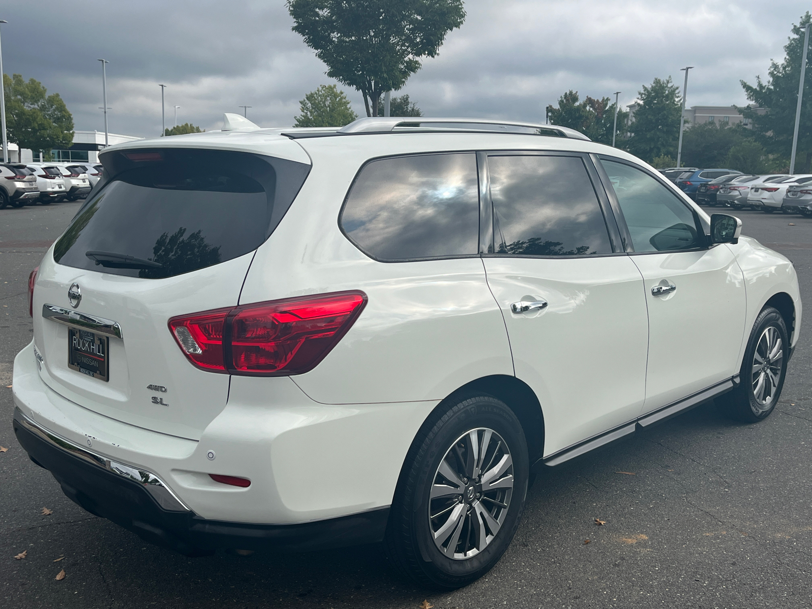 2020 Nissan Pathfinder SL 10